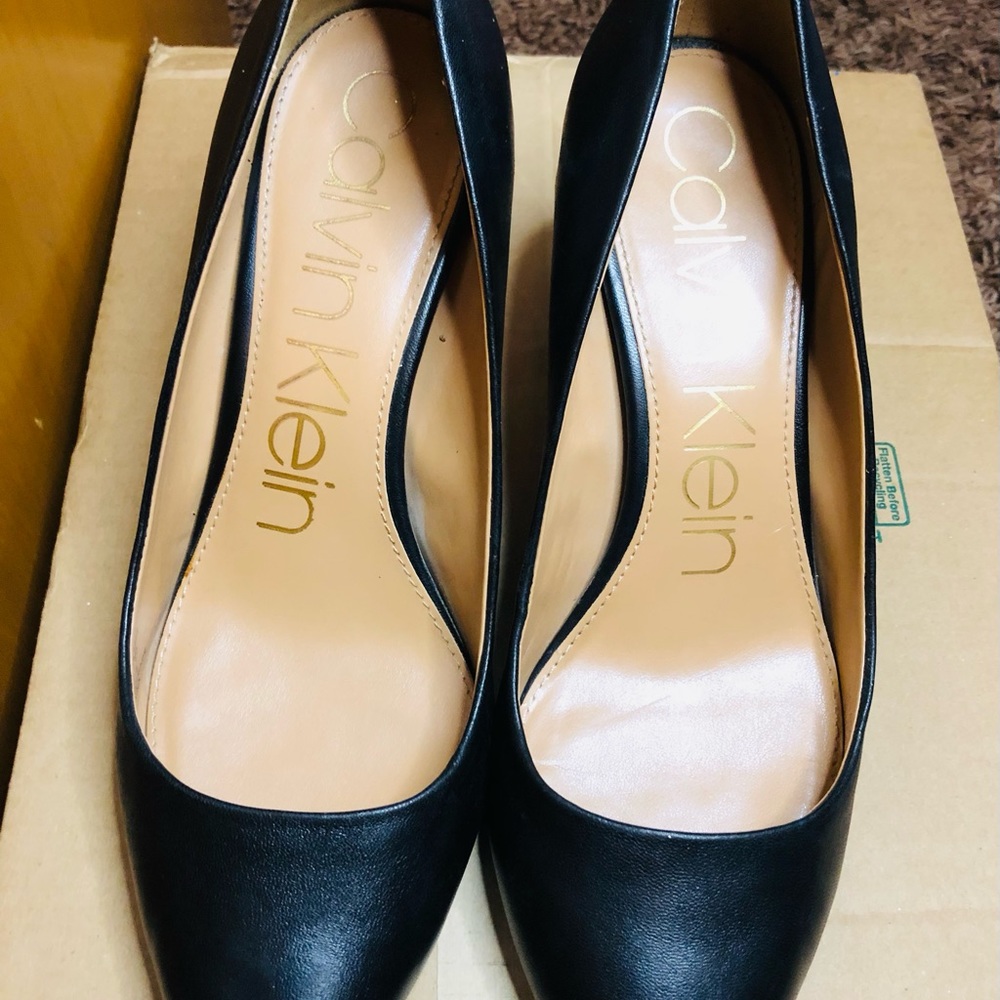 Black Calvin Klein heels 👠